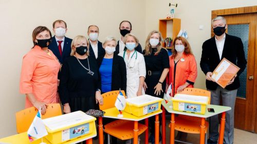 Пермскому детскому онкоцентру передали оборудование для занятий по робототехнике