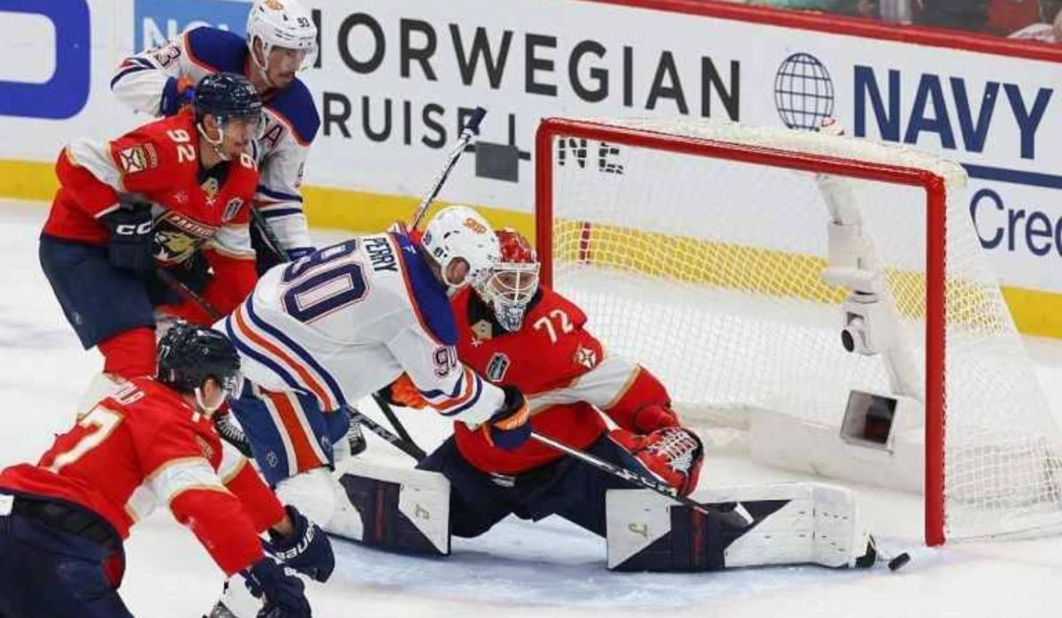 Клуб НХЛ c двумя россиянами второй сезон подряд стал обладателем Кубка Стэнли