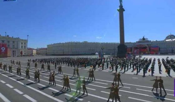 "Майским вальсом" завершился Парад Победы в Петербурге