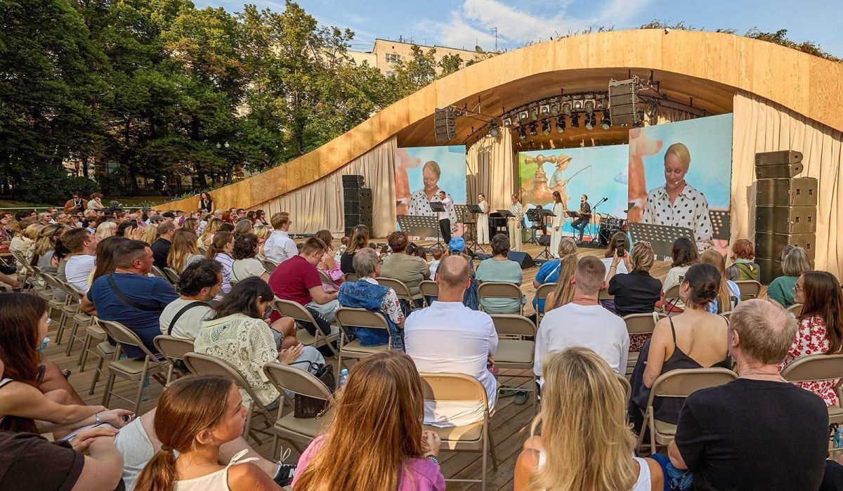 Фестиваль «Театральный бульвар» на Патриарших прудах продлился до середины сентября