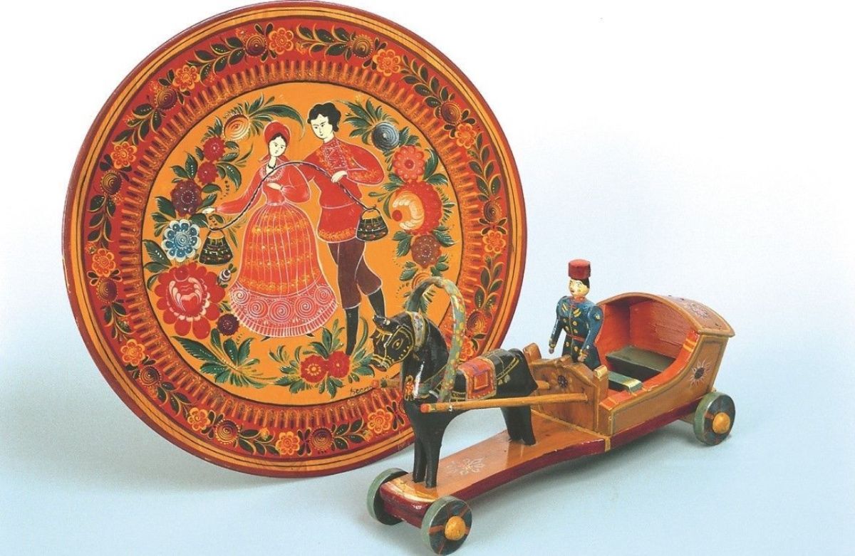 РОСИЗО открыло выставку «Формы и образы. Расписное дерево»