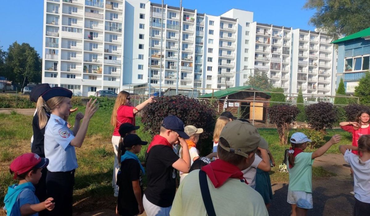 Жители Чайковского приняли участие в «Зарядке со стражем порядка»