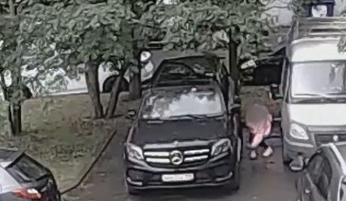 ФСБ задержала в Петербурге девушку за попытку заложить бомбу под машину