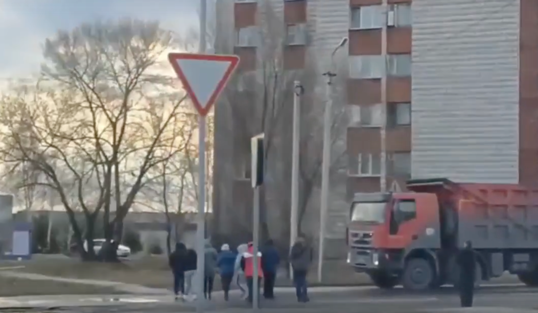 Жители Линёво под Новосибирском блокируют дороги для грузовиков