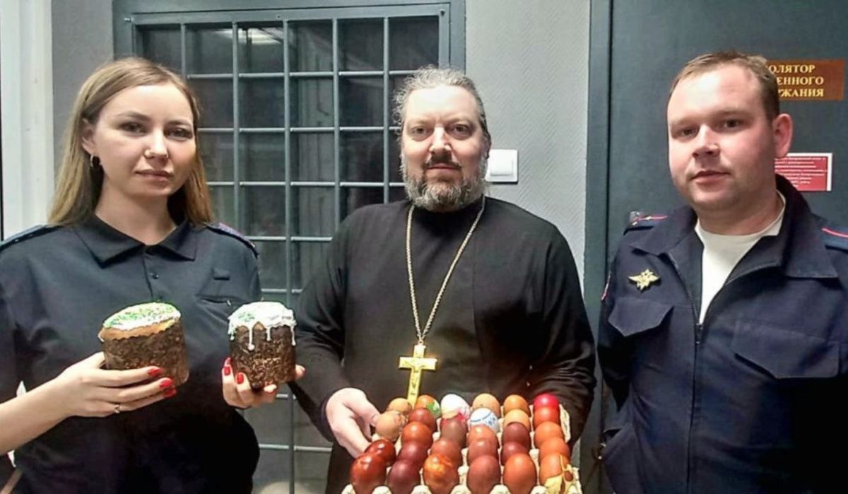 В Чайковском в ИВС доставили пасхальные подарки от общественников