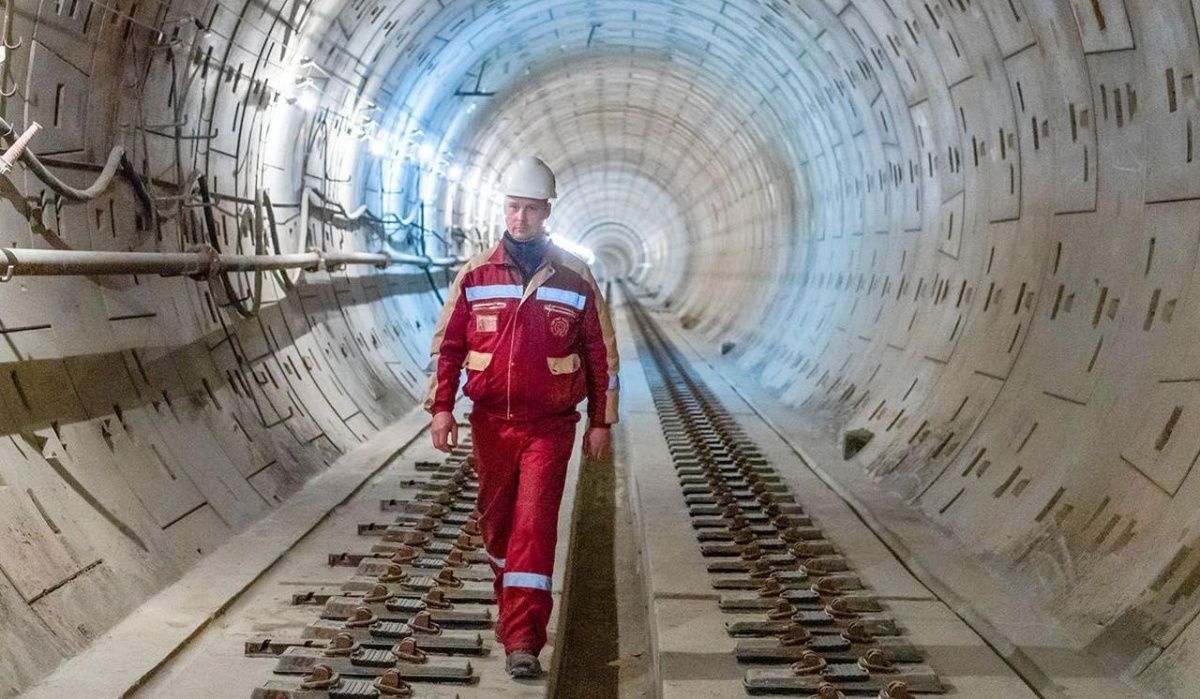 У будущей станции метро «Достоевская» идёт завершение строительства обходных тоннелей