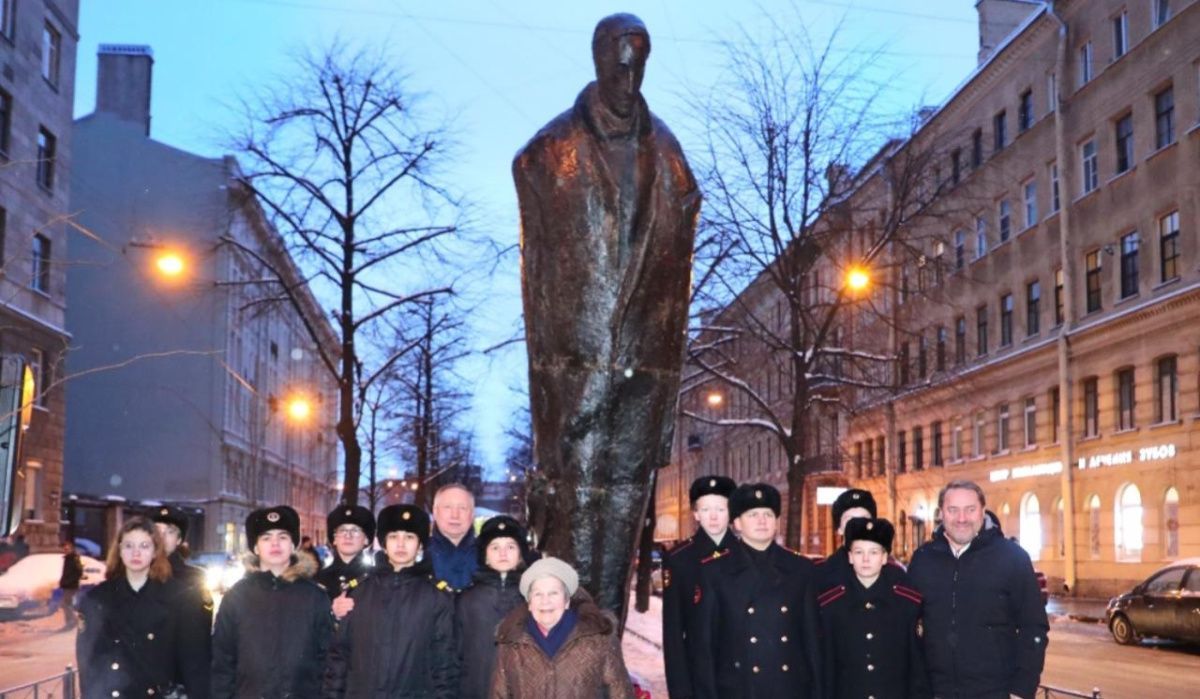 В Санкт-Петербурге открыли памятник Александру Блоку