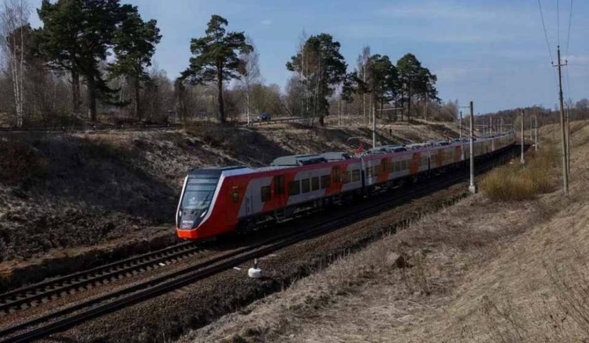 «Финист» начал курсировать по Октябрьской железной дороге