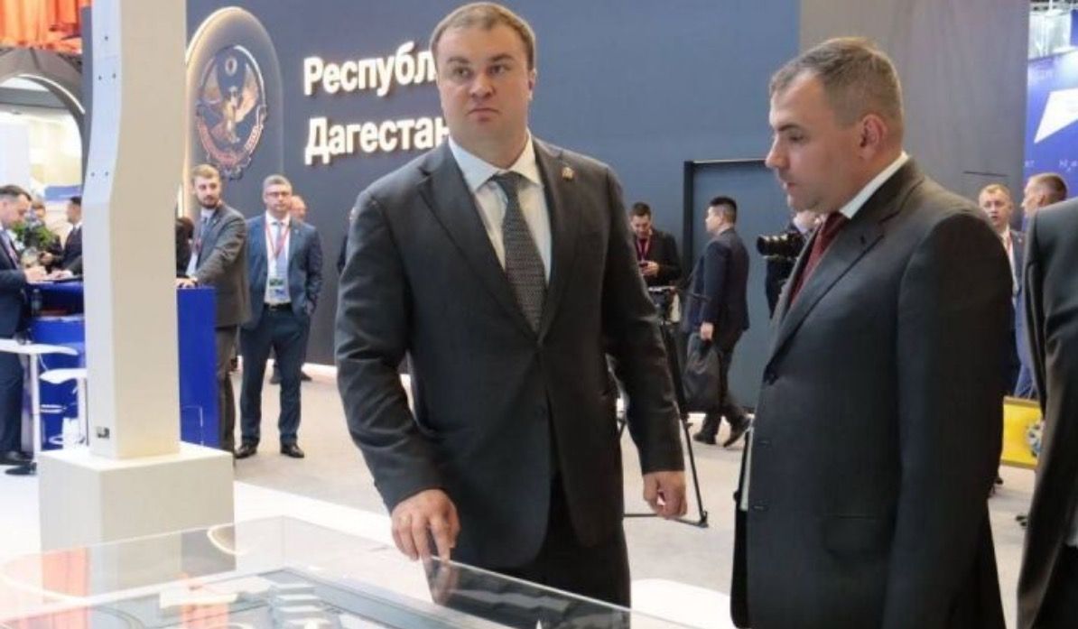 Виталий Хоценко на ПМЭФ-2025 заключил стратегические соглашения с ГК «Эталон»