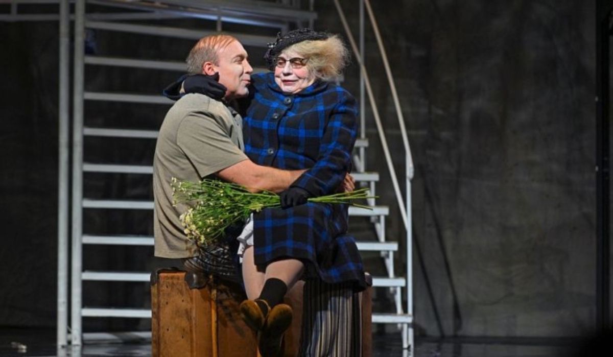 Омская драма обновляет репертуар: прощание с классикой и каверы Леди Гаги