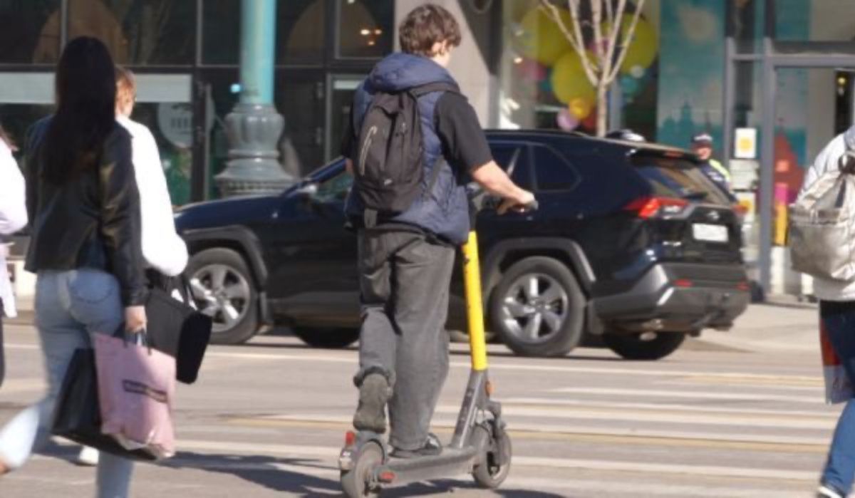 В центре Воронежа электросамокатчик наехал на 51-летнюю женщину