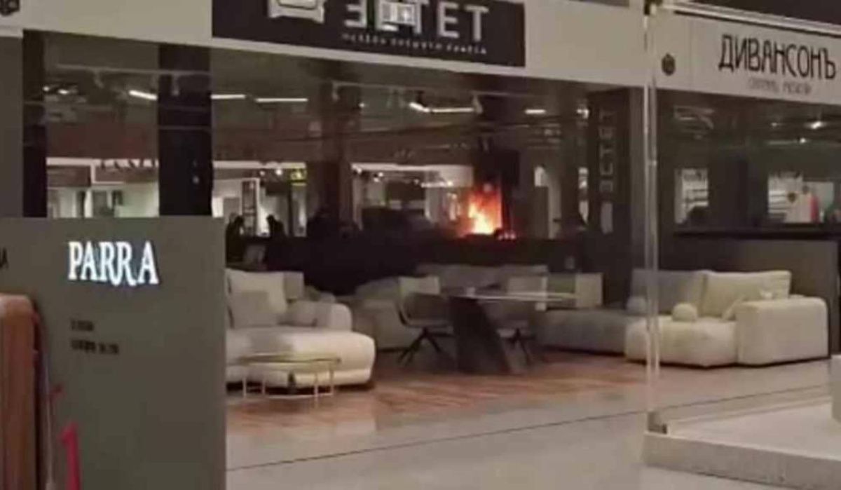 Пожар произошёл в торговом центре Санкт-Петербурга