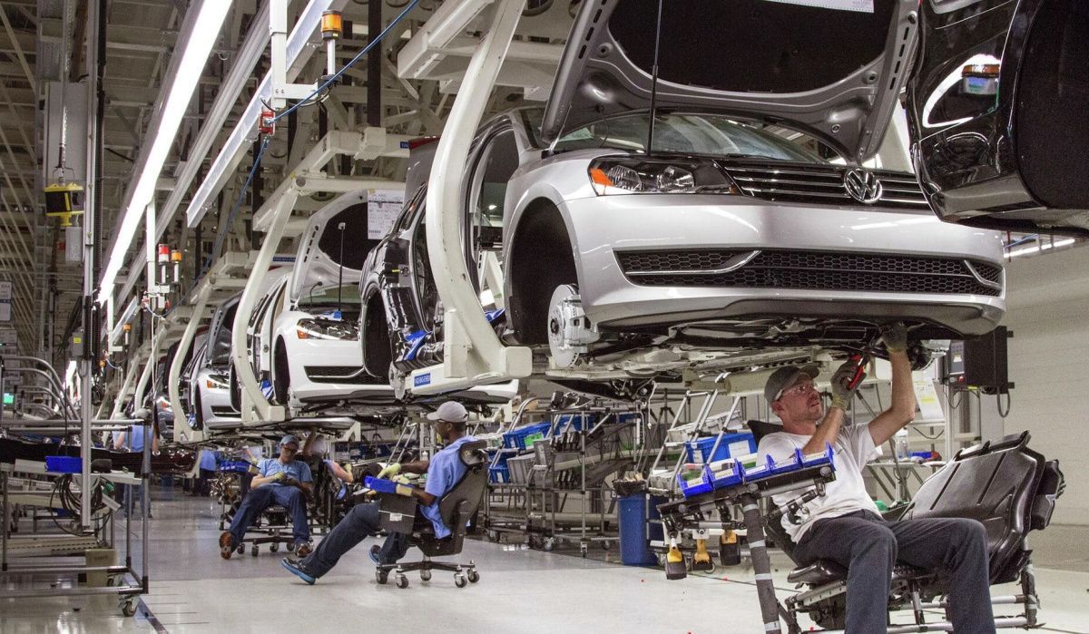 Глава Volkswagen Блюме признал отставание германского автопрома от конкурентов