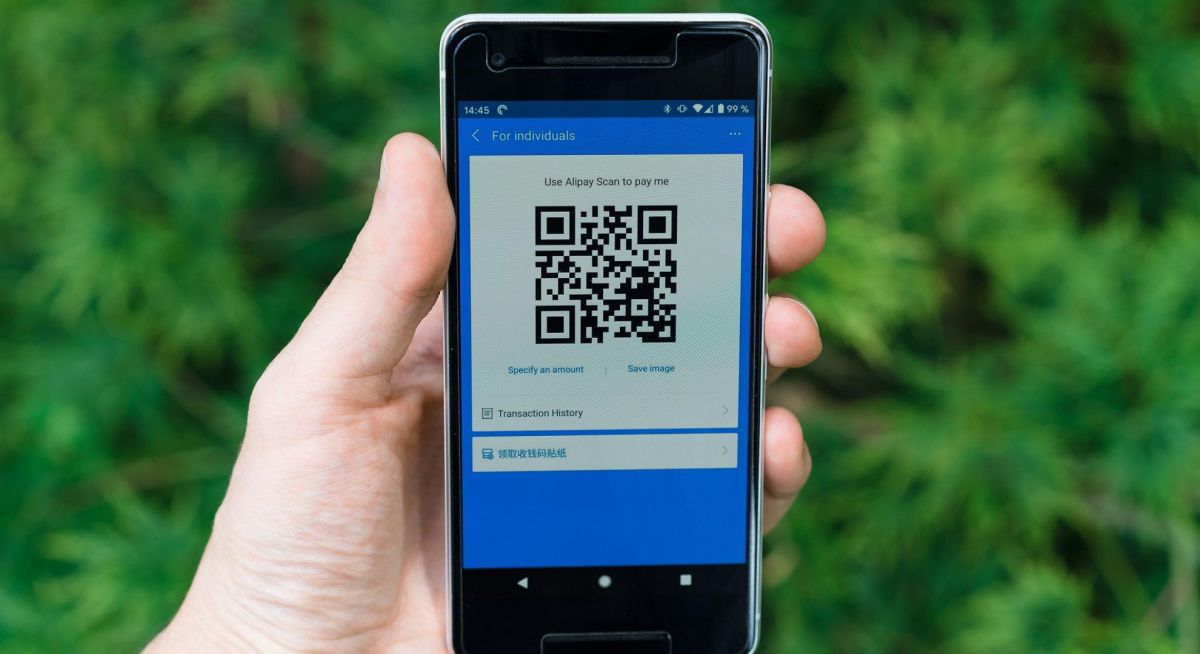 Омичка требует от торгового центра компенсацию за отказ впустить её без QR-кода