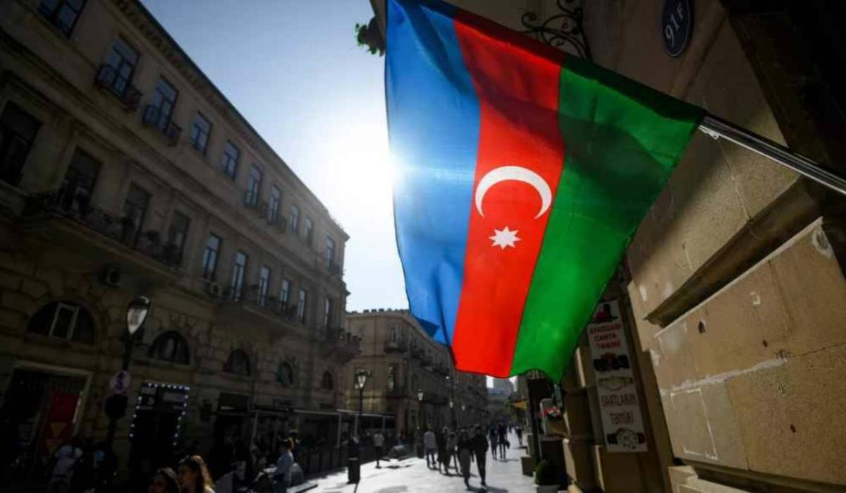 Азербайджан направил $1 млн на гуманитарную помощь Украине