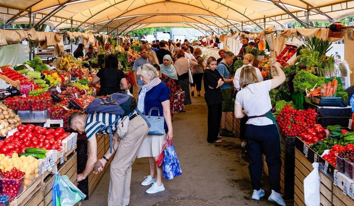 В Москве начались продажи российской мушмулы и шелковицы на ярмарках