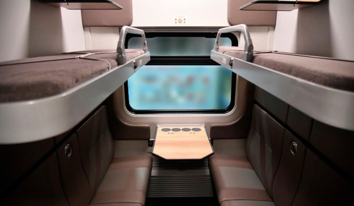 Новые вагоны с увеличенными полками запустят между Москвой и Петербургом