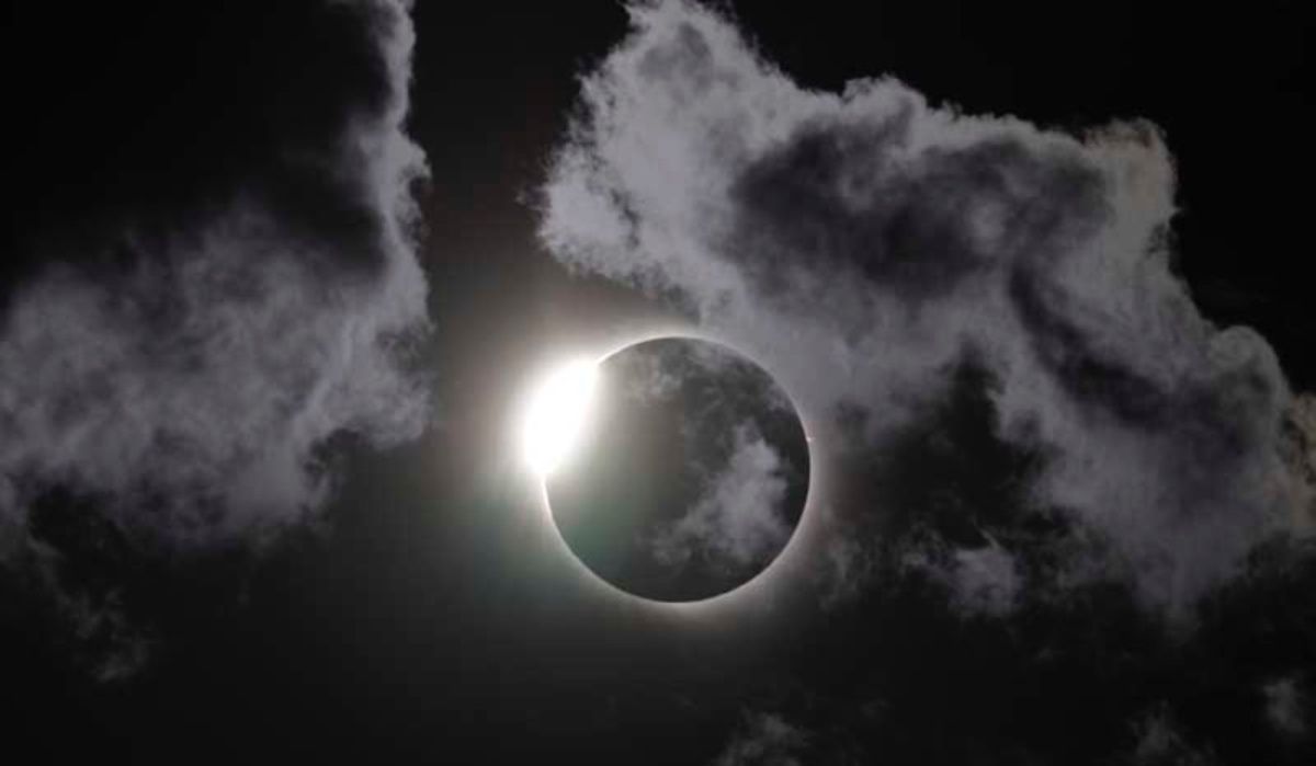 Земля оказалась внутри солнечной плазменной волны из корональной дыры