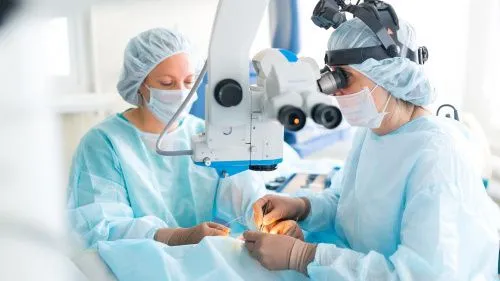 Уникальную операцию на глаза начали проводить пермские врачи